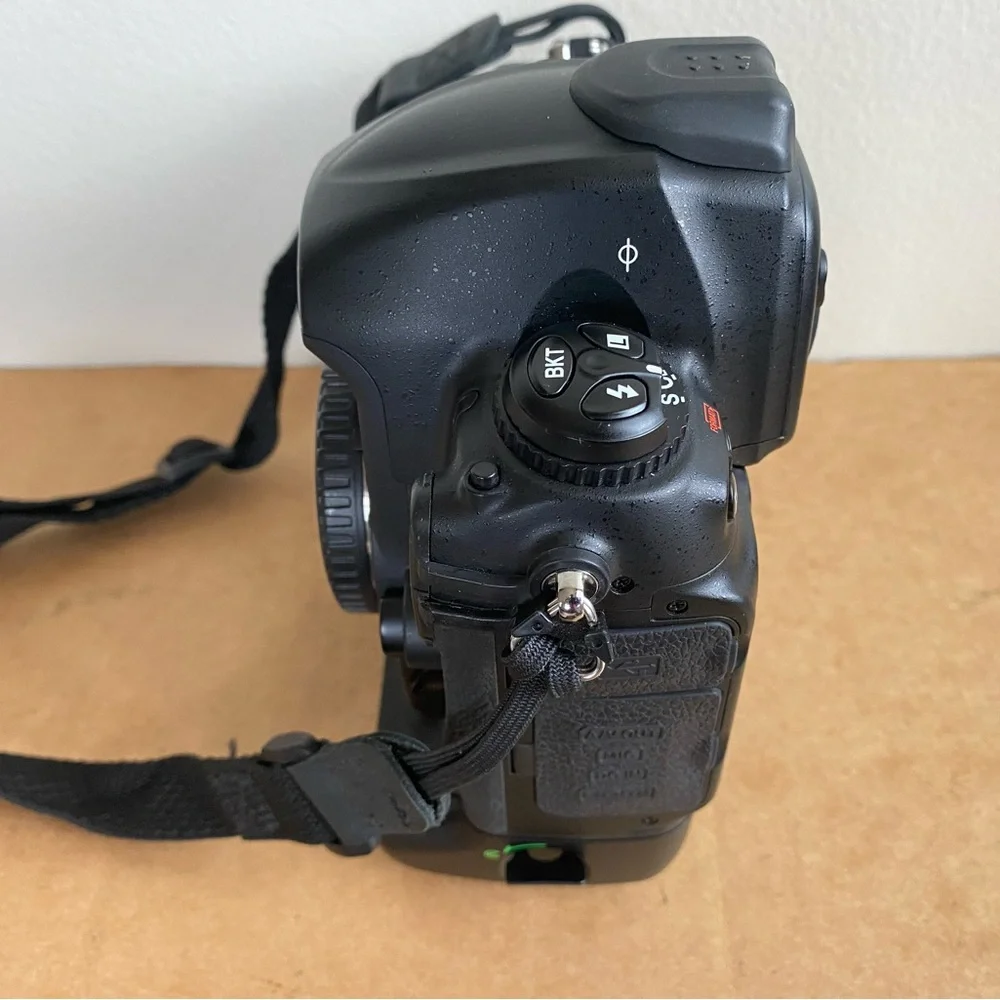 Nikon D3s Digital SLR Camera ( Body)
